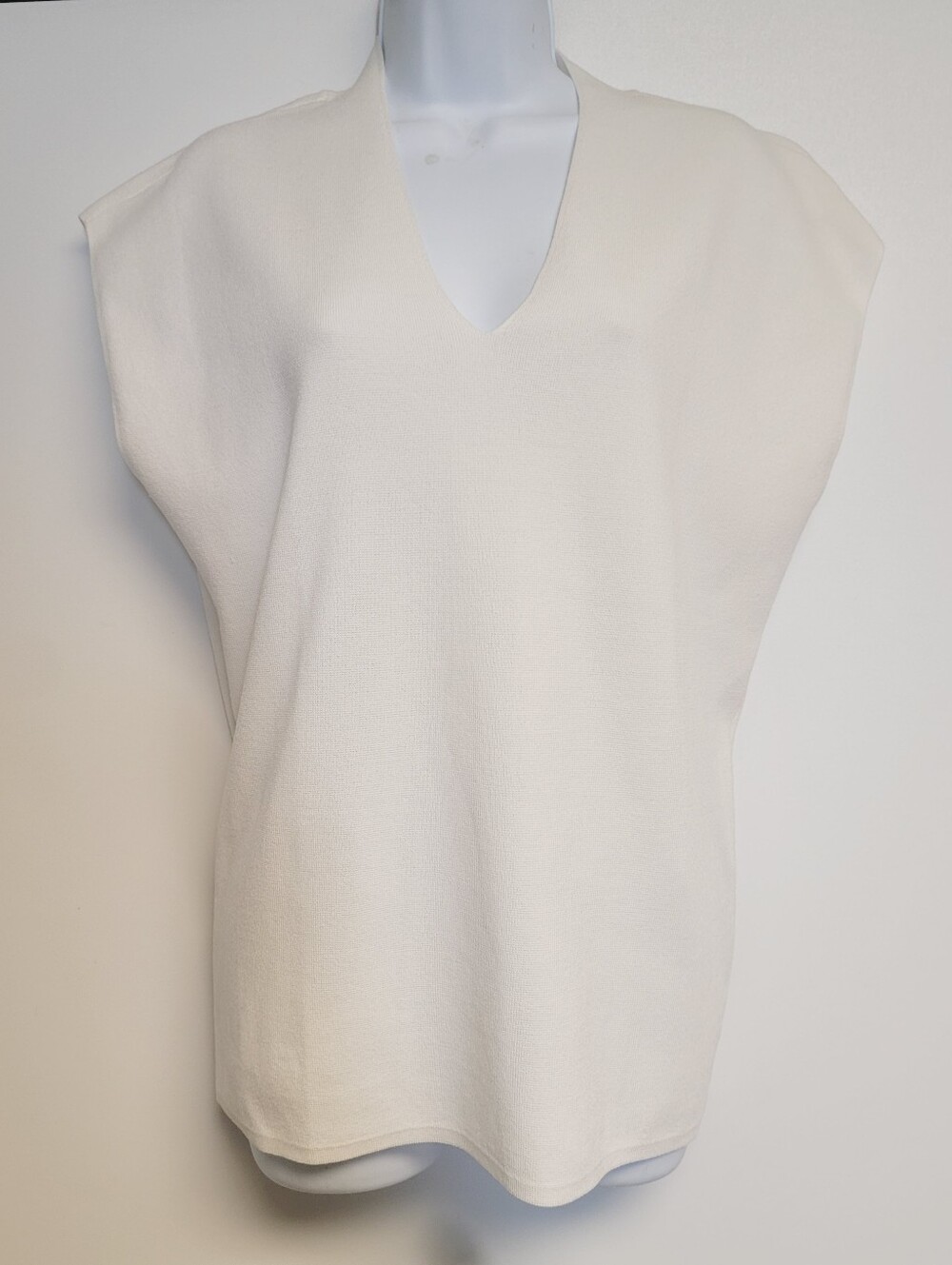 Ann Taylor Ivory V-Neck Sleeveless Knit Tank XL - Picture 2 of 7